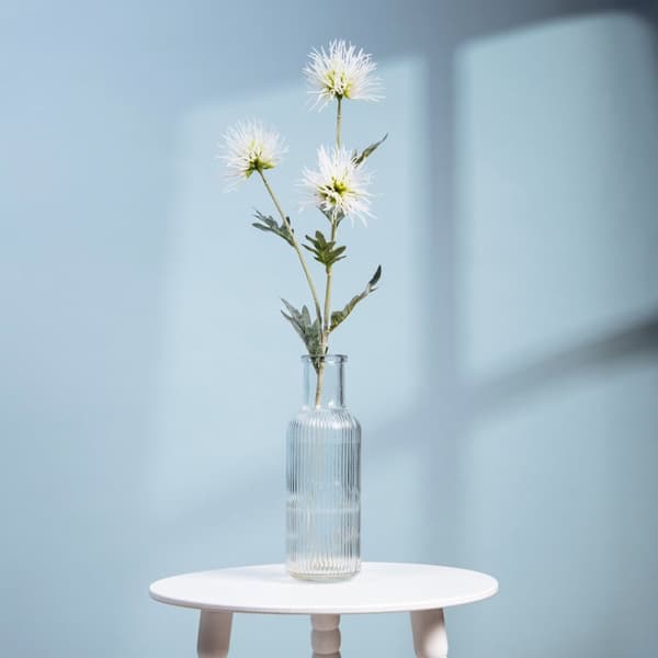 Konstgjord gren | ALMA | vita bollar | 68 cm | 877587