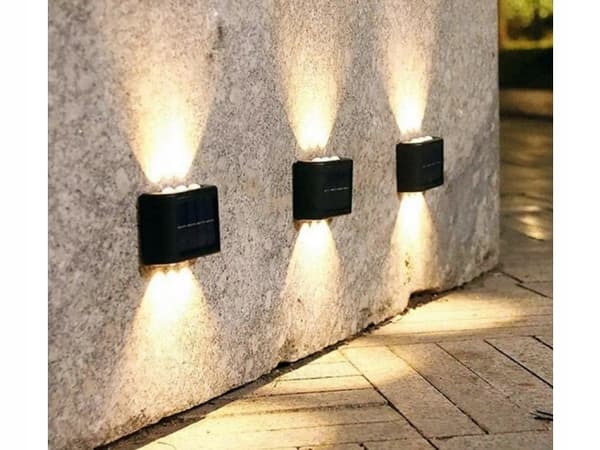 AURINKOVALAISIN JULKISIVUSEINÄVALAISIN 8 LED ULKOVALAISIN ANTURILLA STRONG