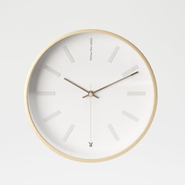 HEATHER CLOCK: den runda väggklockan i vintagestil från 60-talet, designad av Phoenix Suisse, i samarbete med PLAYBOY USA