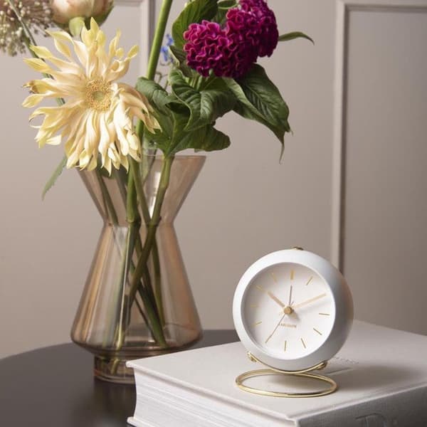 Väckarklocka - Karlsson - Globe - 10,5 cm - Vit/guld stål - Modern design
