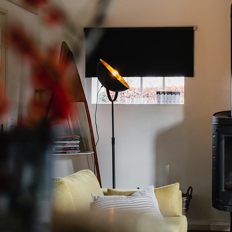 Golvlampa svart med guld 35 cm justerbar - Magnax