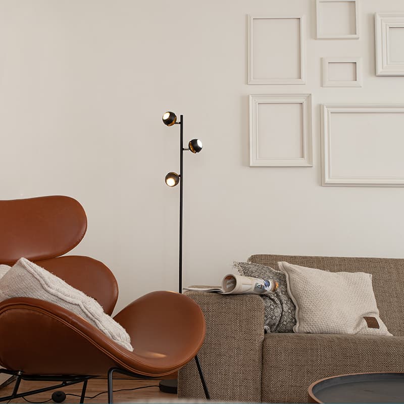 Modern golvlampa 3-spots svart med guldinnerskärm - Buell Deluxe