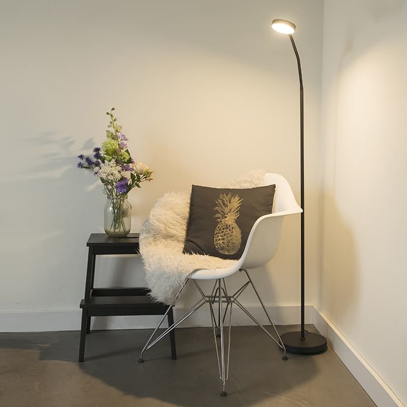 Modern golvlampa svart inkl. LED - Trax