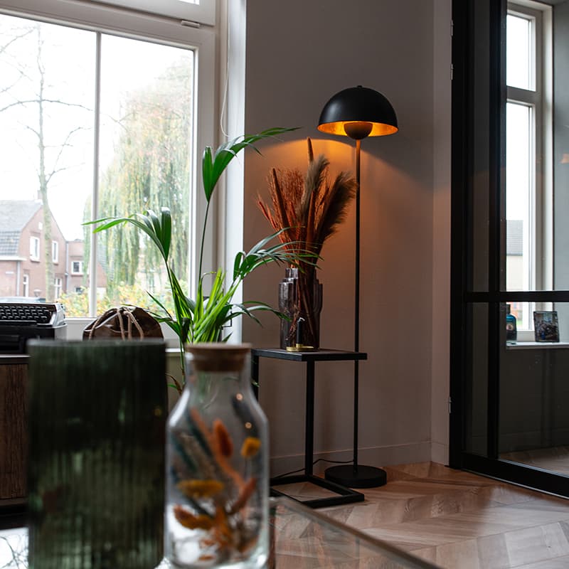 Industriell golvlampa svart med guld 160 cm - Magnax