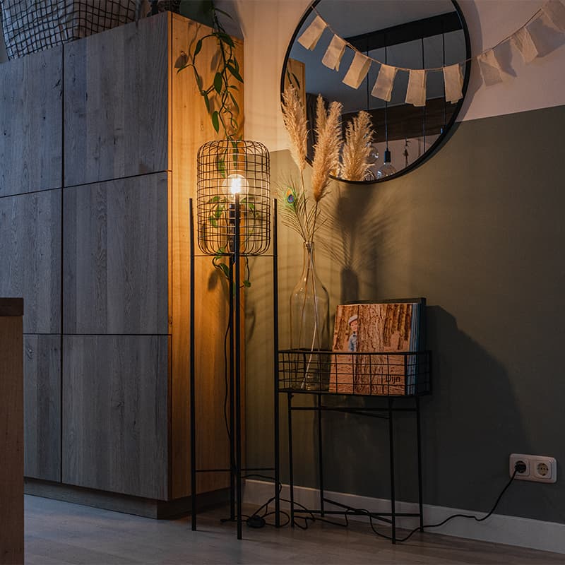 Industriell golvlampa svart - Bliss Vefa