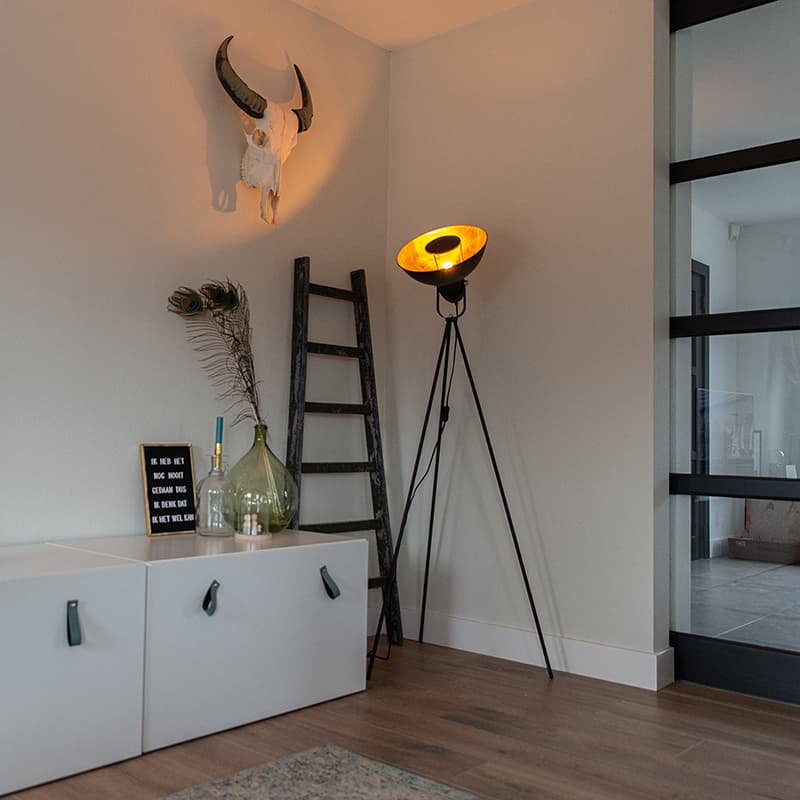 Golvlampa svart med guld 154,4 cm stativ - Magnax Eco