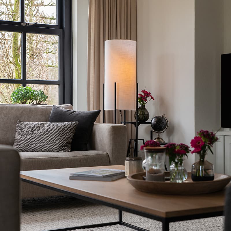 Design golvlampa svart linneskärm vit - Rich