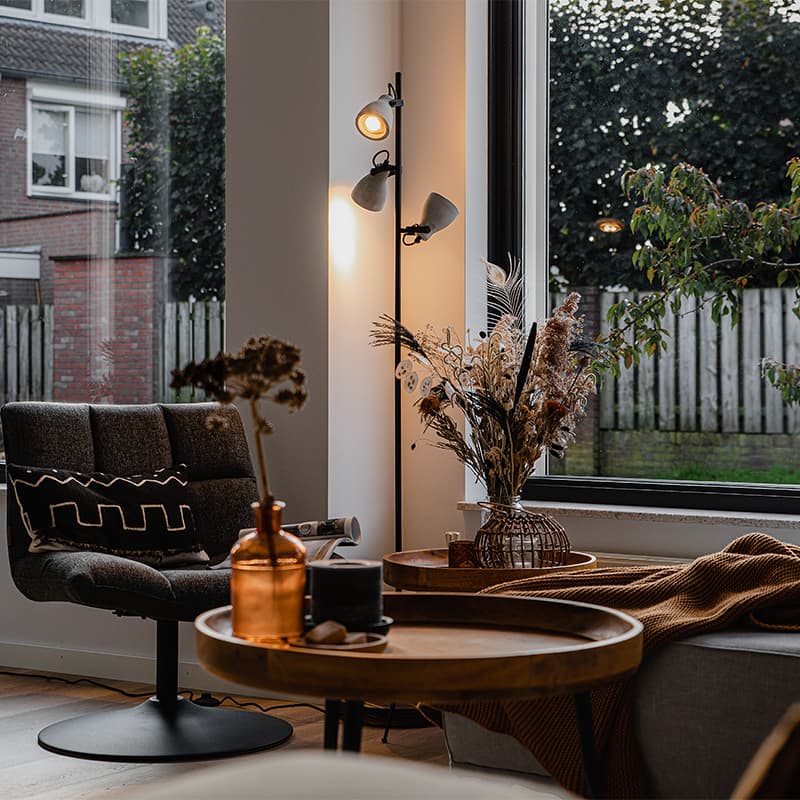 Industriell golvlampa trä med betong 3 -ljus - Creto