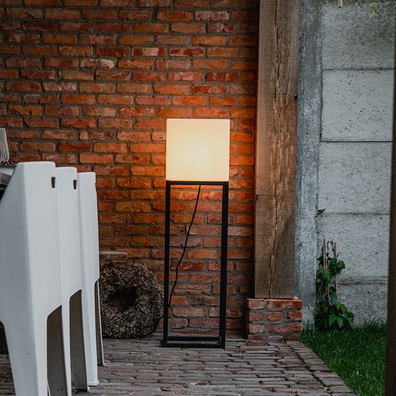 Utomhus golvlampa svart IP44 med vit skugga kvadrat - Virginia