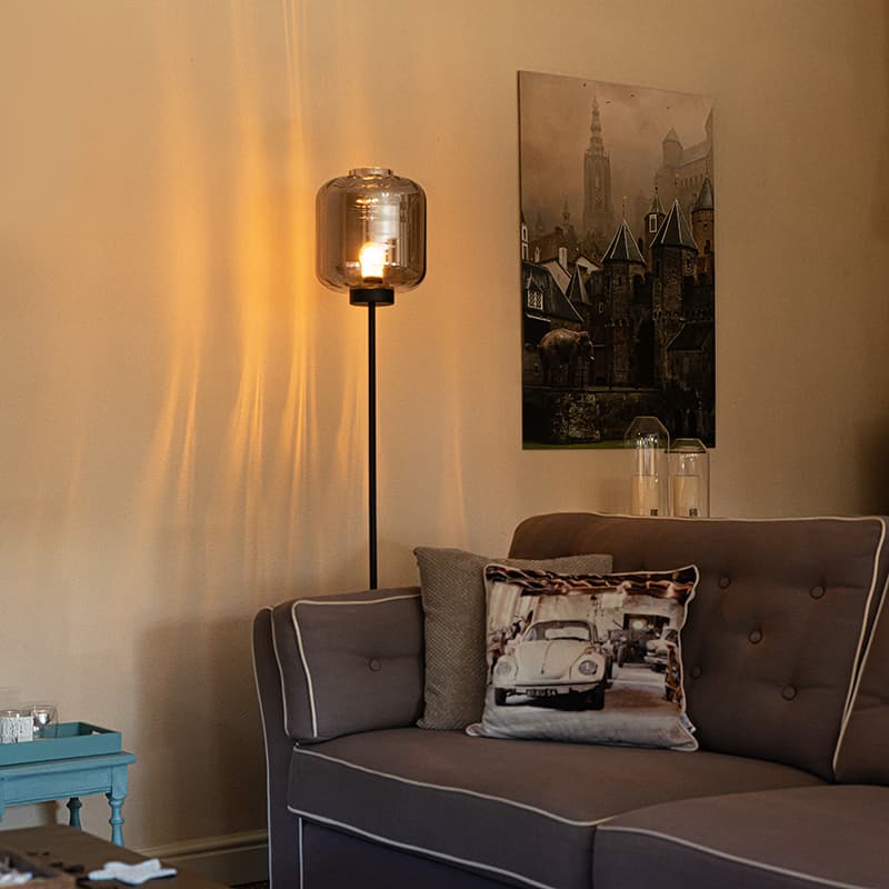 Design golvlampa svart med rökglas - Qara