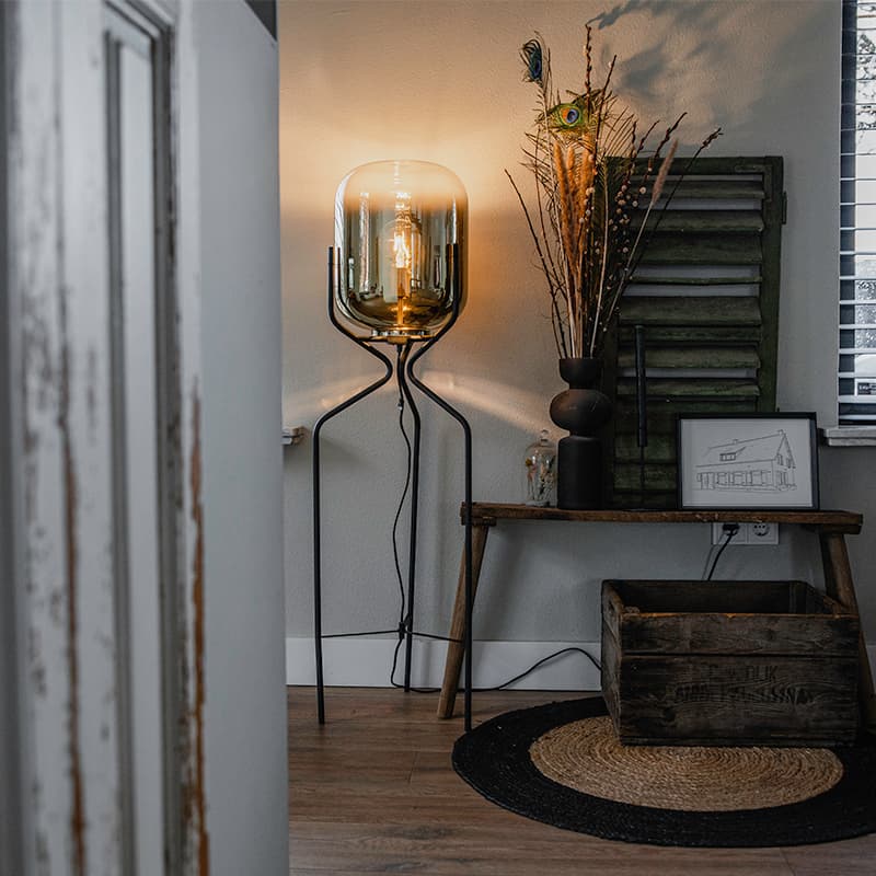 Design golvlampa svart med guldglas - Bliss