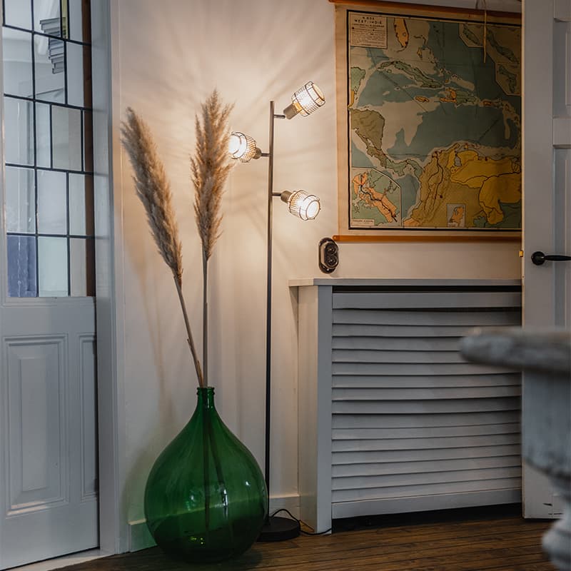 Design golvlampa svart med guld 3-ljus - Noud