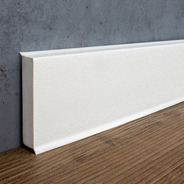 Plint PVC expanderad 12 x 60 x 2500 mm Mjuk läpp färgad i massan av PROVISTON vit