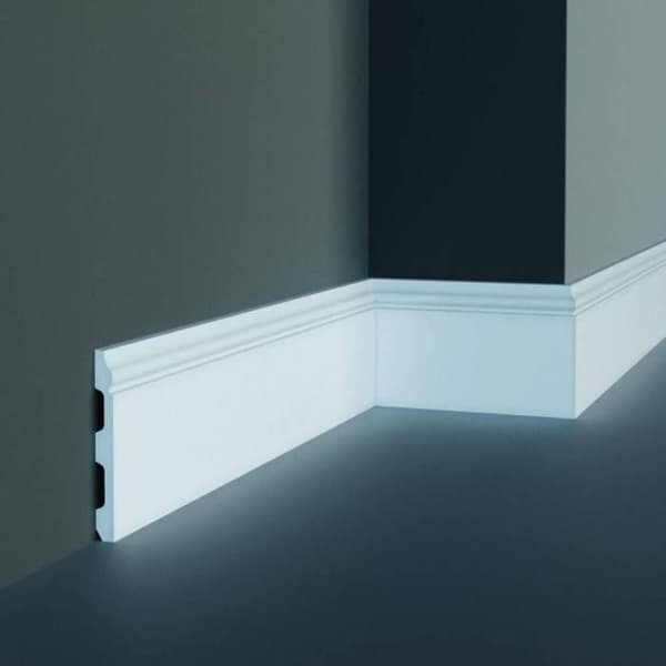 Plint 80 x 12 x 2000 mm i PU HD Goulotte Vattentålig Vit 2 meter