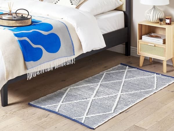 Bomuldstæppe 80 x 150 cm hvid med blå SYNOPA Lumarko!