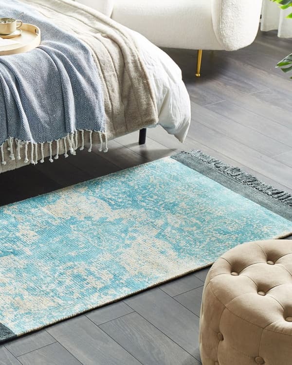 Viskosmatta 80 x 150 cm blå med beige AKARSU Lumarko!
