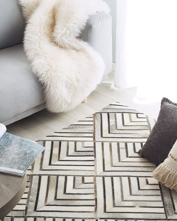 Patchwork læder tæppe 140 x 200 cm beige TEKIR Lumarko!