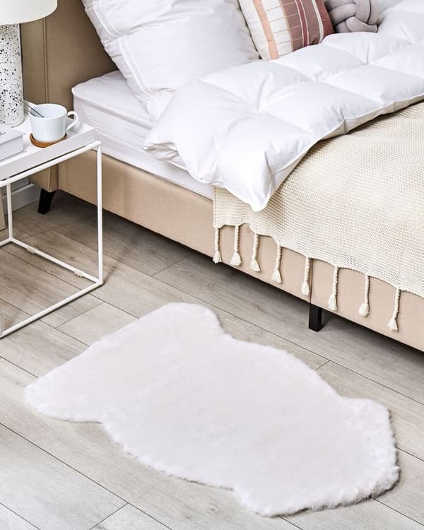 Kaninpelsimiteret tæppe beige UNDARA Lumarko!