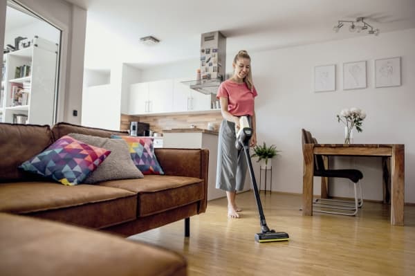 Kärcher VC 4, 2-i-1 stavstøvsuger, Uten pose, Sort, Hvit, 0,65 l, Rektangulær, Tørr