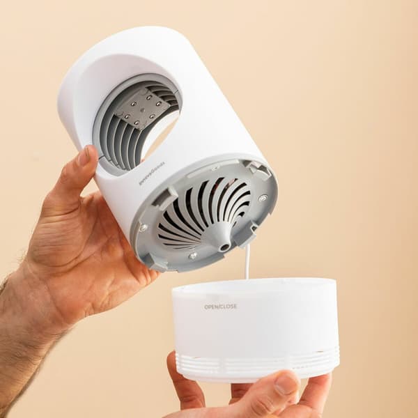 BEGAGNAD Myggavvisande lampa med insugningsfunktion KL Virvel InnovaGoods (Renoverade A)