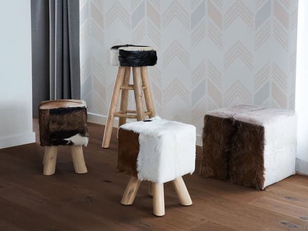 Fotskammel Dyretrykk Lammeskinn Naturlig Hår på Skinnkrakk