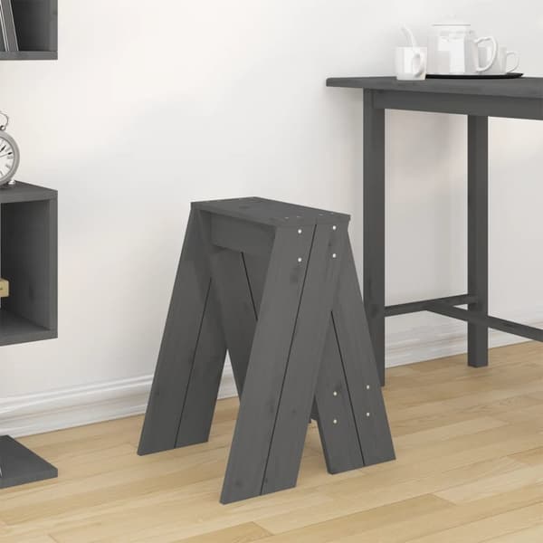 Taburetter 2 stk. 40x40x60 cm massivt fyrretræ grå - Taburet - Taburetter - Home & Living