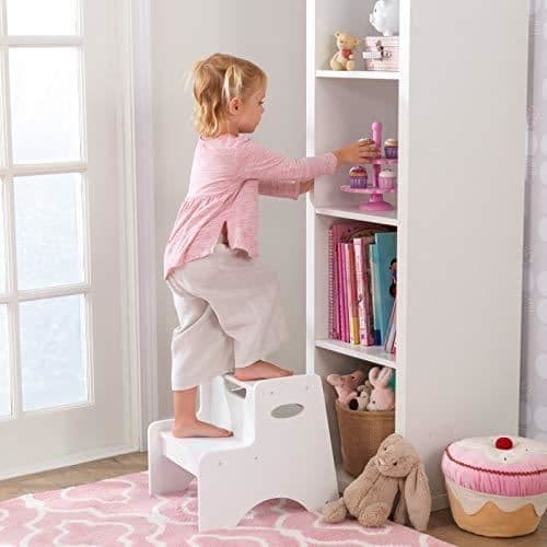 KidKraft 15501 tvåstegspall i trä, barnrum, möbel - vit färg
