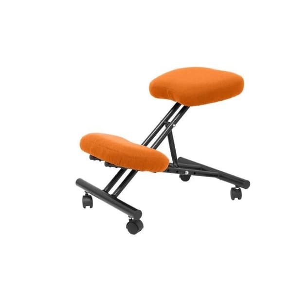 Fast ergonomisk kontorspall, justerbar i olika lägen och med hjul. sits klädd i orange BALI-tyg (MED