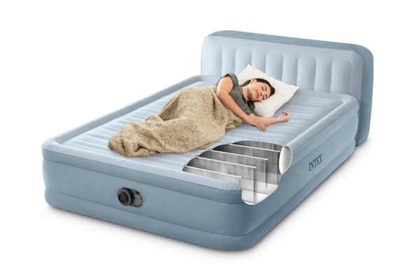 INTEX Dura-Beam Deluxe 2-p ilmapatja USB-pumpulla, jossa pääty