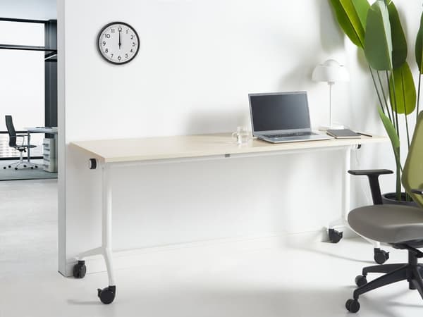 Työpöytä vaalea puu MDF-levy valkoinen teräs 180 x 60 x 75 cm siirrettävä pyörillä taitettava taittopöytä moderni tyyli
