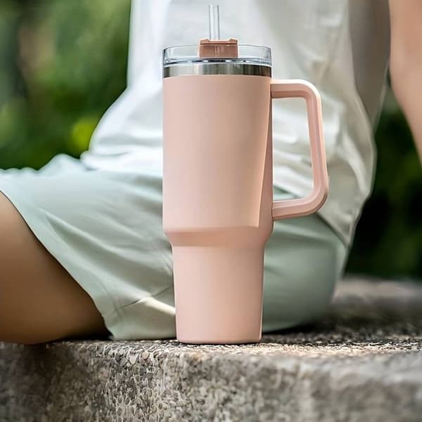 Tumbler termomugg 1200 ml med handtag, lock och sugrör Mjölkvit