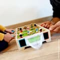 Miniatyrbild 2 av 5: Mini Wooden Champions Bordsfotboll - JANOD - Från 3 år - Inomhus - 32x31x10cm - Orange - Blandat