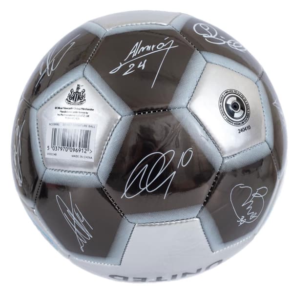 Newcastle United FC Signature 26 Panel Fotboll