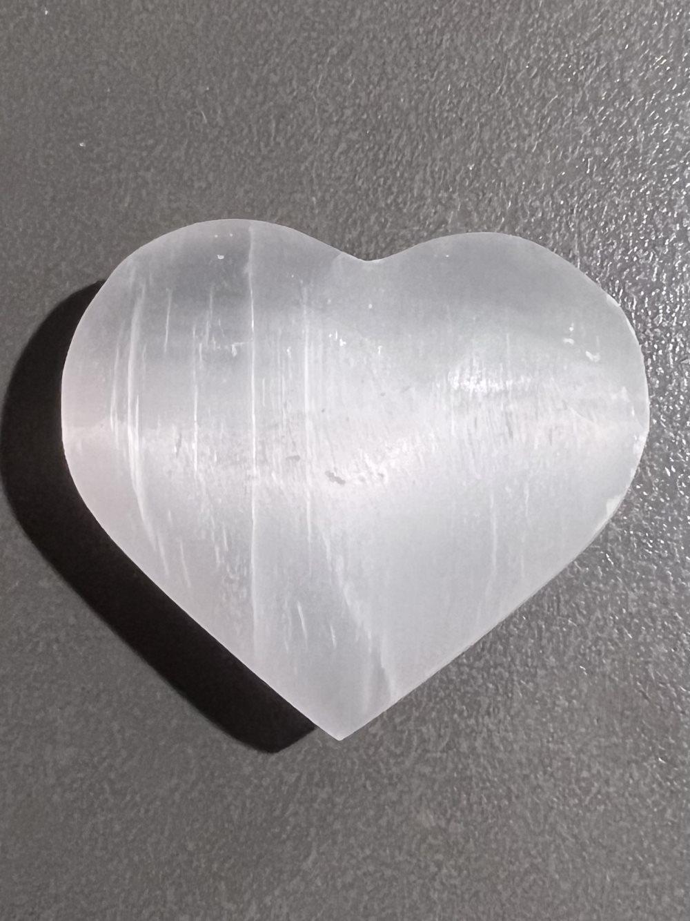 Selenit hjärta vit stort ca 8x8cm