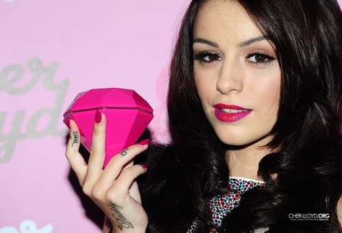 Cher Lloyd Pink Diamond EDT 50ml + Clinique ORIGINAL Purse Retro Flower Medium