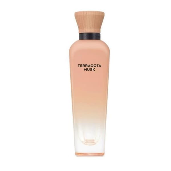 Adolfo Dominguez Terracota Musk, el parfym lleno de magia Terracota Musk es el nuevo parfum de Adolfo Dominguez lanserades 2021 d