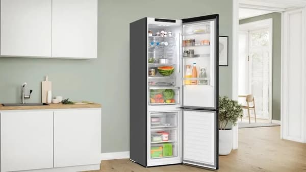 Bosch Series 6 vapaasti seisova jääkaappi/pakastin - musta
