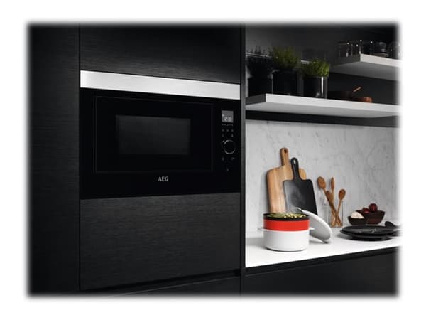 AEG MBE2658SEM - Mikrovågsugn - inbyggd - 26 liter - 900 W - svart / rostfritt stål