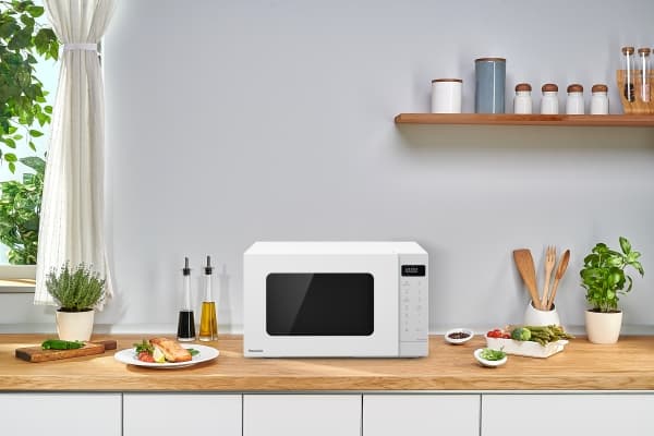 Panasonic PAN NN-K35NW MEPG Mikrowelle, Pöytämalli, Solo-mikroaaltouuni, 24 L, 900 W, Kosketus, Valkoinen