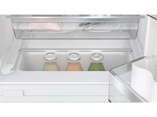 Bosch Serie | 6 KUR21ADE0 - Kylskåp - under bänk - inbyggd - Wi-Fi - fördjupning - bredd: 60 cm - djup: 55 cm - höjd: 82 cm - 134 liter - Klass E