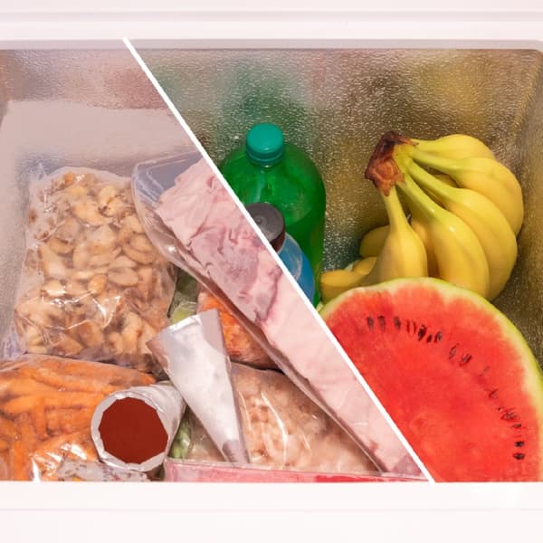 Cecotec White chest freezer with a capacity of 99 litres, E class, display door and convertible into a refrigerator.