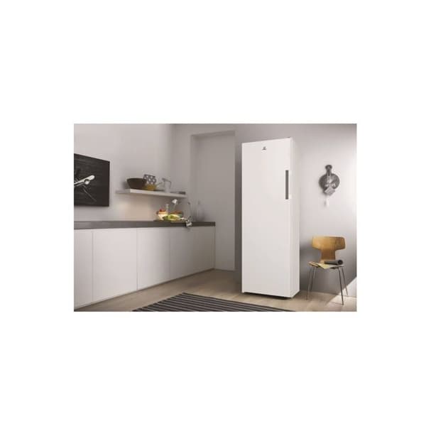 INDESIT Upprättstående frys UI62WFR