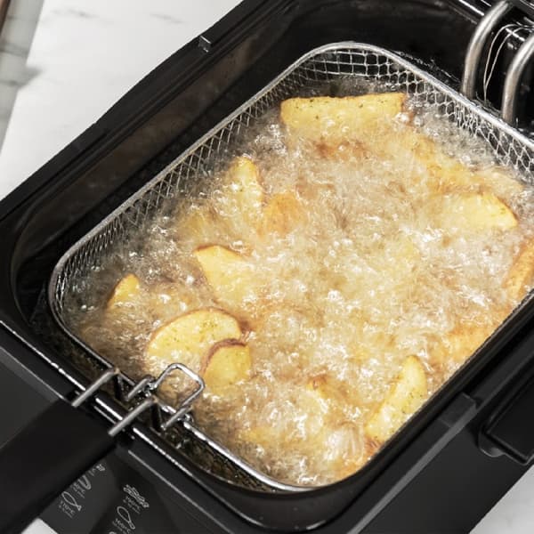 Cecotec 3-litre deep fryer, 2400 W and oil cleaning filter.