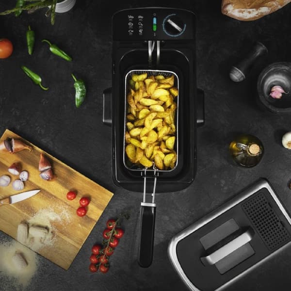 Cecotec 3-litre deep fryer, 2000 W and built-in oil filtering system.