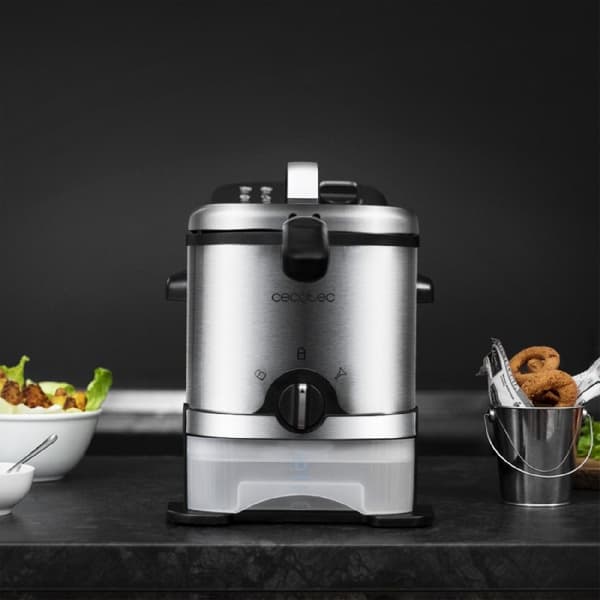 Cecotec 3-litre deep fryer, 2000 W and built-in oil filtering system.