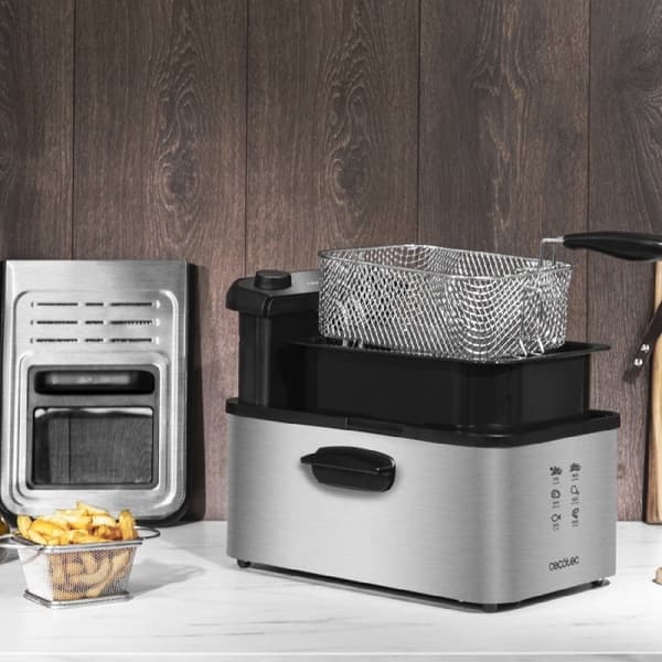 Cecotec 3-litre deep fryer, 2400 W and oil cleaning filter.