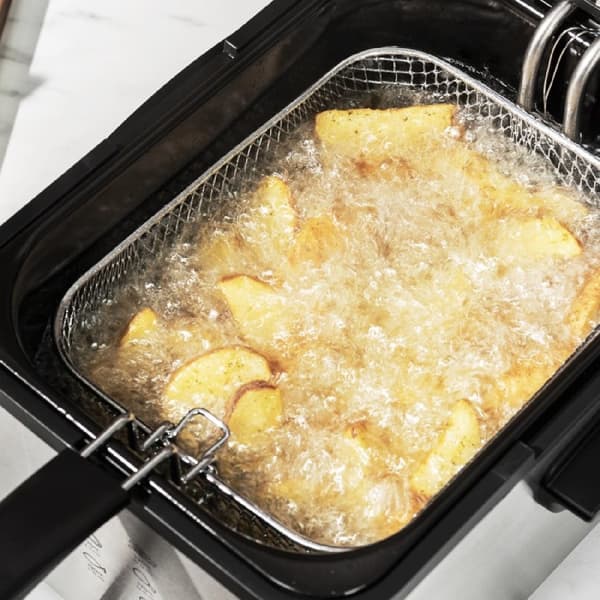 Cecotec 3-litre deep fryer, 2400 W and oil cleaning filter.