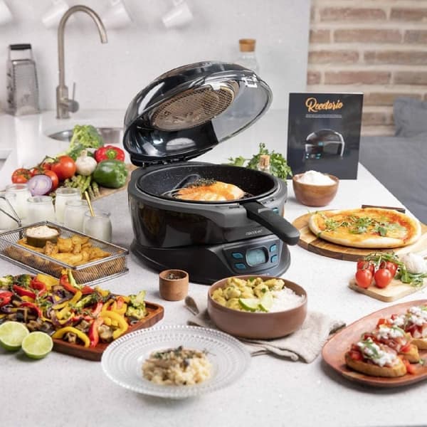 Cecotec Oil-free air fryer with new cooking system that surrounds food 360º, spreading heat evenly. It includes accessories to cook and an endless li