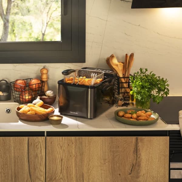 Cecotec 4.2-litre digital fryer, with stainless-steel black-tinted elegant design and 5 preset programmes. Features 3270 W power and includes OilClea