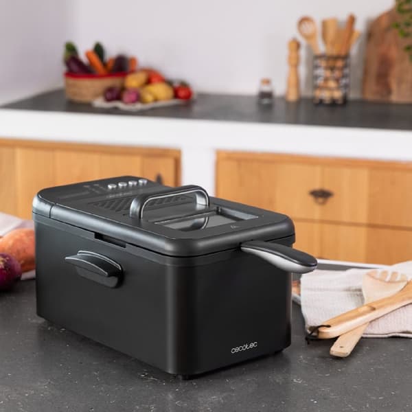 Cecotec 3.2-litre digital fryer, with stainless-steel, black-lacquered elegant design and 5 preset programmes. Features 2400 W power and includes Oil